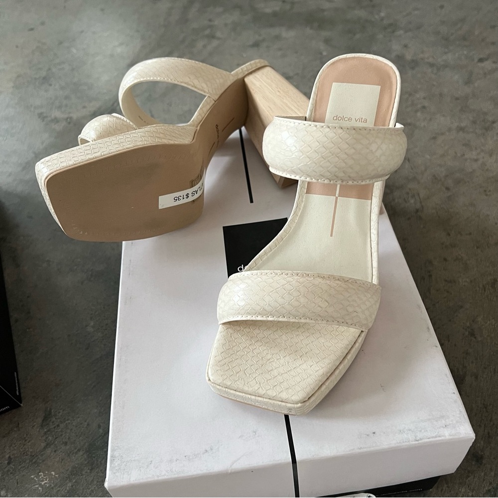 Dolce Vita Atlas Sandal Platform - Picture 2 of 2